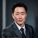 国产视频平台创始人林晓阳的职业照，男性，专注影视内容领域多年